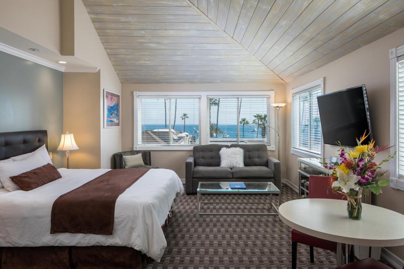 Glenmore Plaza Hotel Avalon Exterior foto
